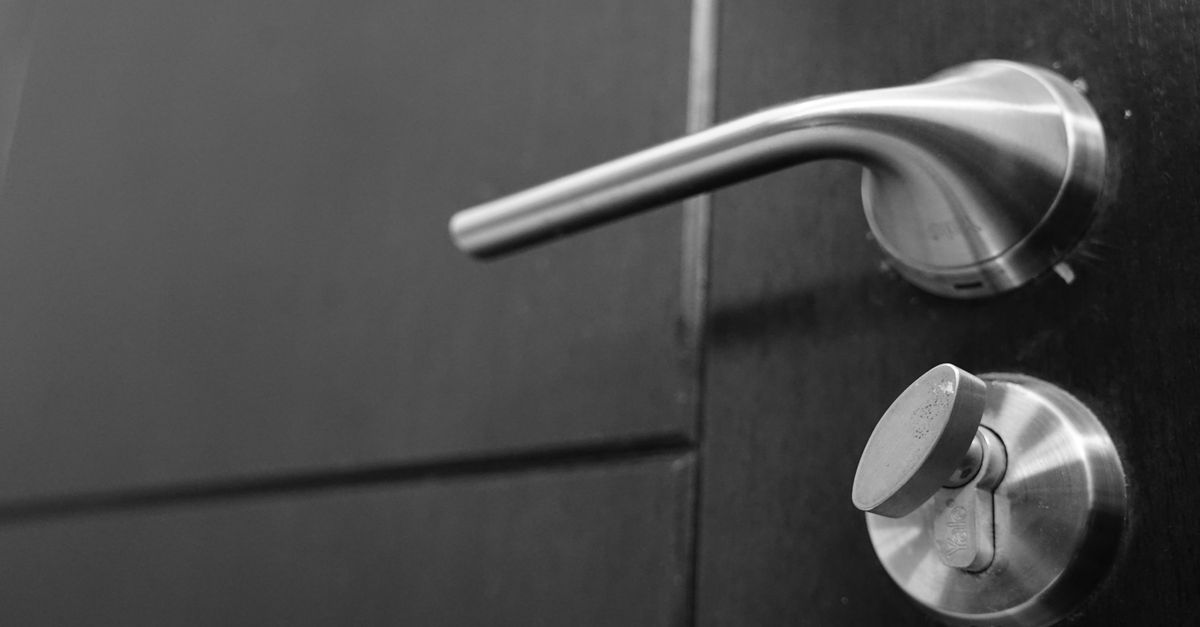 What Is a Locksmith Call-Out Fee (and When You Should Expect One) — Little Rock Locksmiths